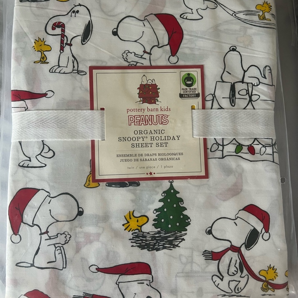 Pottery Barn Kids Peanuts Snoopy Festive Sheet Set